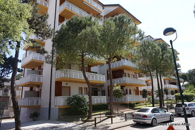 Residence Lucerna tra i pini con posti auto davanti