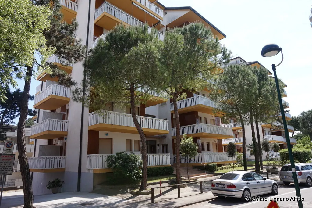 Residence Lucerna tra i pini con posti auto davanti